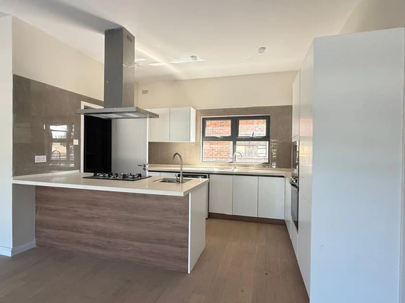 3 Bedroom Flat & Apartment