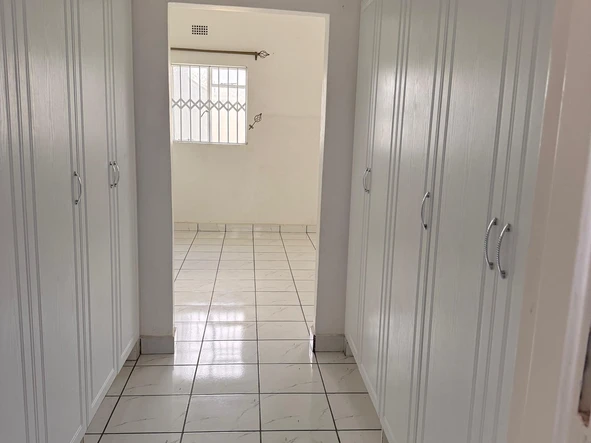 3 Bedroom Flat & Apartment