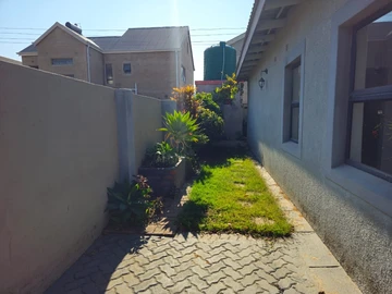 3 Bedroom Flat & Apartment