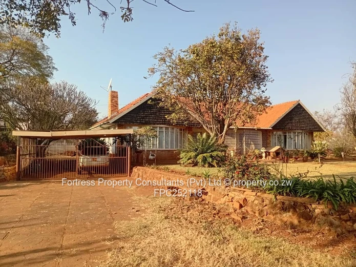 Spacious 3-Bed Home on 9 136m² with Massive Re-Development Potential