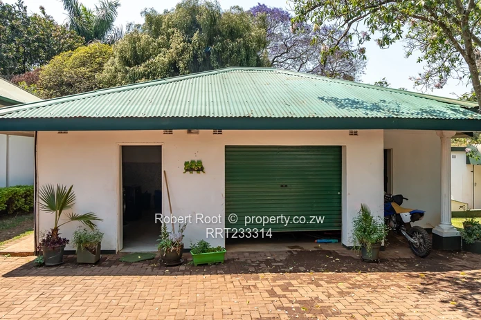 Spacious 6-Bedroom Family Home opposite Chisipite Snr School – Chisipite