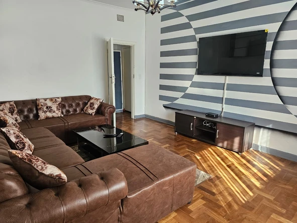 2 Bedroom Flat & Apartment