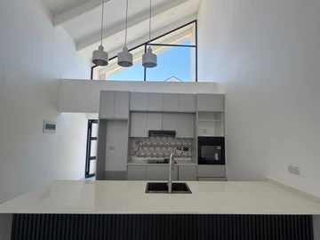 3 Bedroom Flat & Apartment