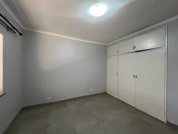 2 Bedroom Flat & Apartment