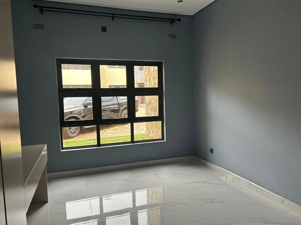 3 Bedroom Flat & Apartment