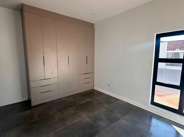 3 Bedroom Flat & Apartment