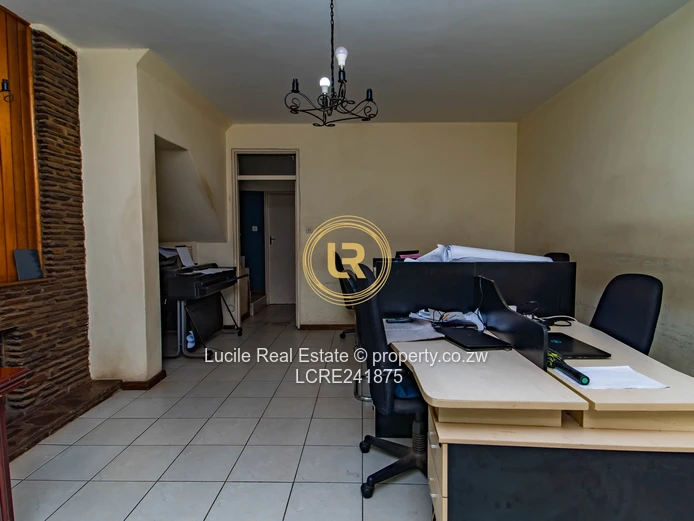 Spacious 2-Bed Apartment at Beaufort Manor, Avenues | Garage