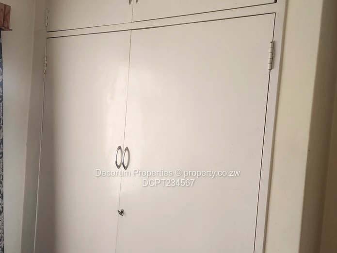 4-Bed Emerald Hill Home on 2030m² with Borehole & Driveway