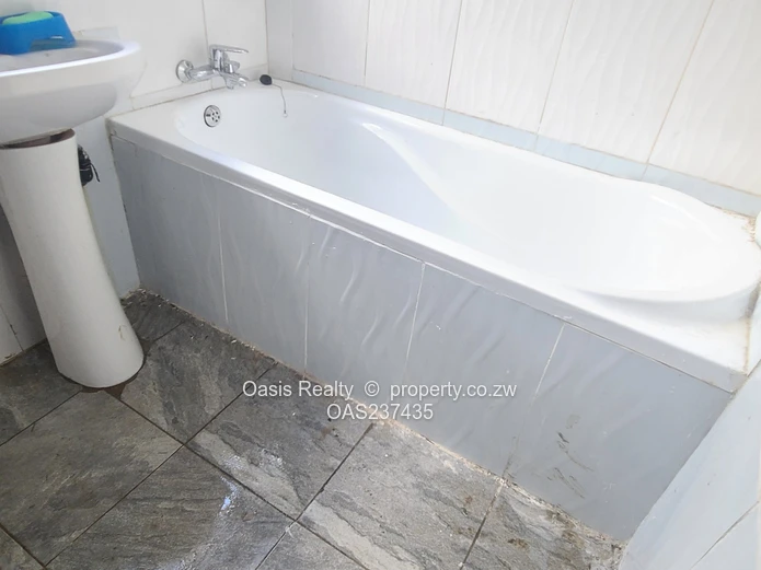 Recently renovated 3 bed flat for sale