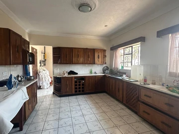 8 Bedroom House