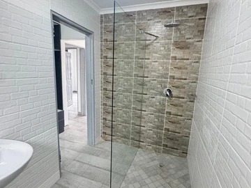 3 Bedroom Flat & Apartment