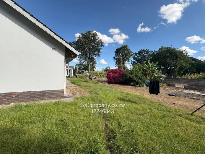 Hatfield 3-Bed Home on 4,865m² — Borehole & Big Yard