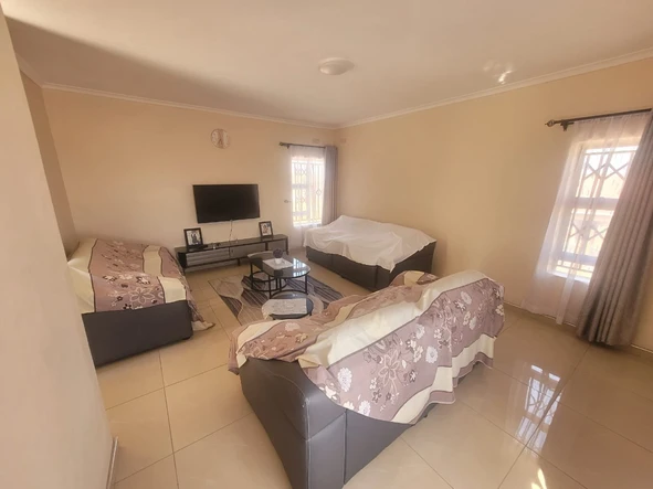 2 Bedroom Flat & Apartment
