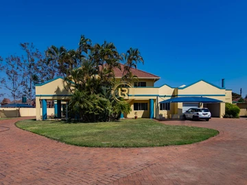 6 Bedroom House