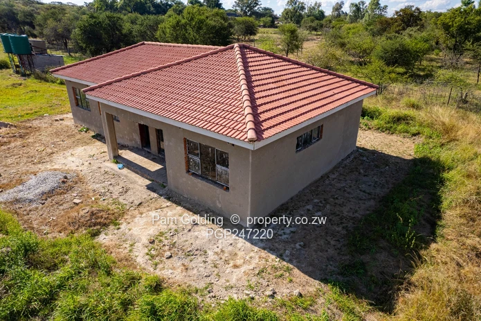 willsgrove lockview 1.4142 hectares with a 4bedroomed unfinished house  (Sole Mandate)