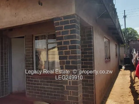 4-Bed Glen View Home - Walled Yard, Entertainment & Good ZESA