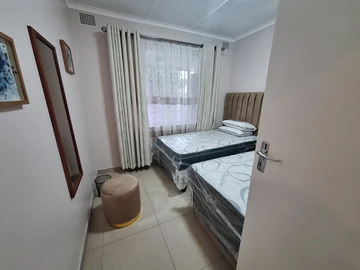 3 Bedroom Flat & Apartment