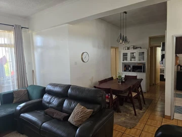 2 Bedroom Flat & Apartment