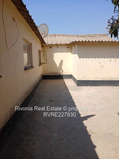 Solid 5beds house on 300sqm deeds