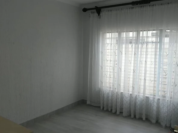 3 Bedroom Flat & Apartment