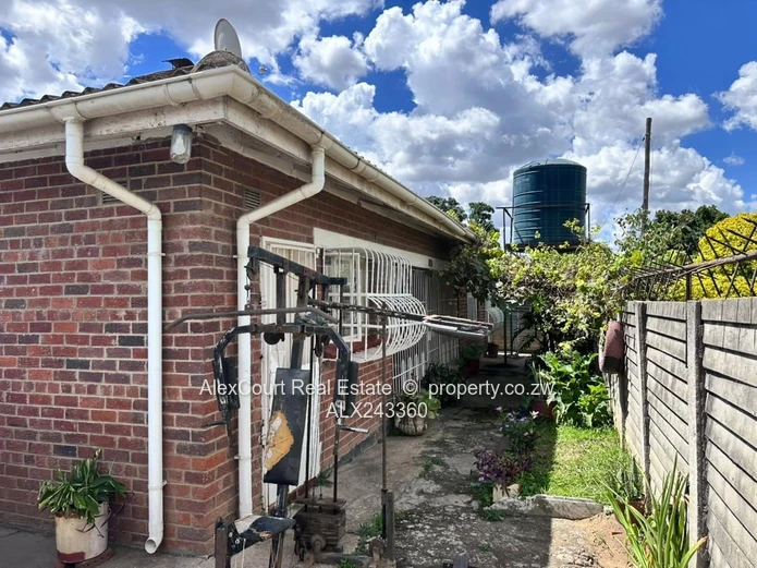 Well Kept and Spacious House in Zengeza! (Sole Mandate)