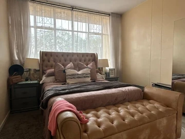 2 Bedroom Flat & Apartment