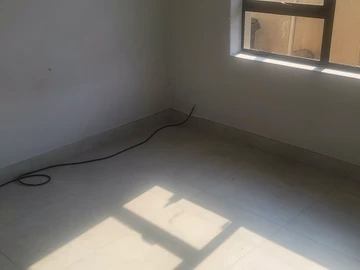 2 Bedroom Flat & Apartment