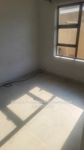 Bright 2-Bed Flat in Bluff Hill — Borehole & Built-ins