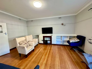 3 Bedroom Flat & Apartment