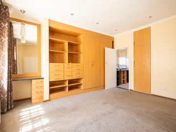 3 Bedroom Flat & Apartment