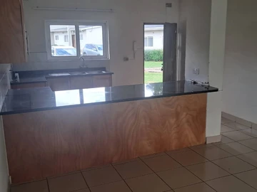 2 Bedroom Flat & Apartment