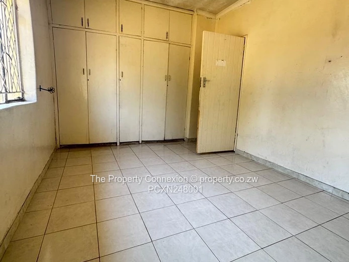 Prime Location & Secure Family Living: 3-Bed House to Rent – Bluffhill