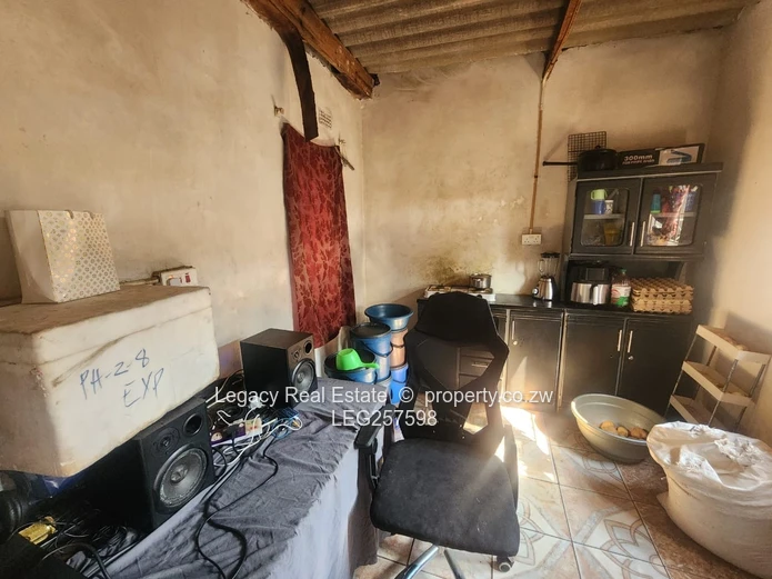 Spacious 4-Bed Home in Zimre Park with Borehole