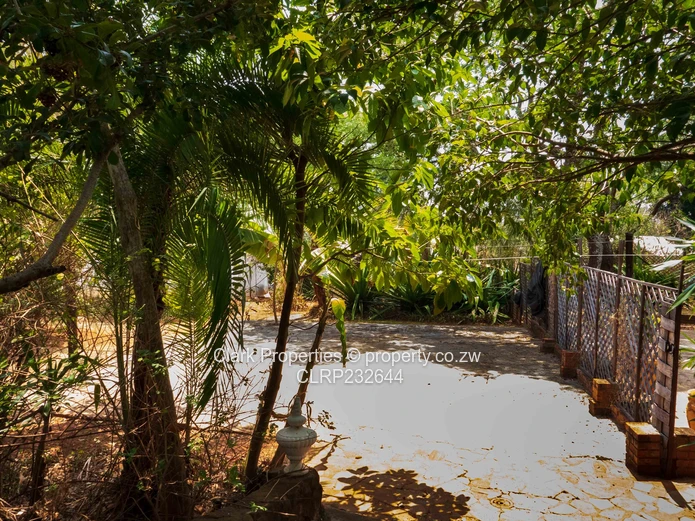 Prime 1 Acre Panhandle Stand in a Beautiful Setting! (Sole Mandate)