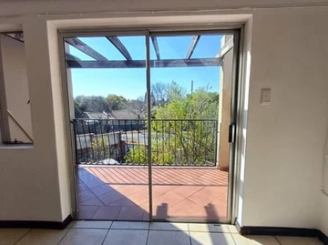 2 Bedroom Flat & Apartment