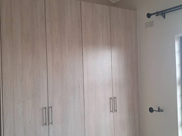 2 Bedroom Flat & Apartment