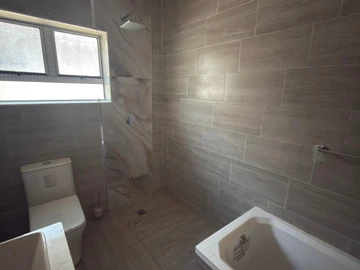 4 Bedroom Flat & Apartment