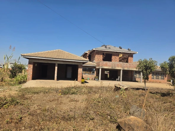 6 Bedroom House