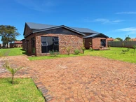 Spacious 5-Bedroom Home with Pool on 2006m² in Gletwin Park