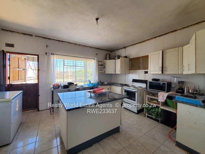 Four Beds House To Let In Chinhoyi Mapako Low Density