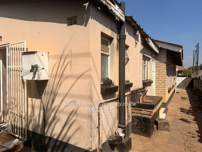 Dzivarasekwa Gunhill House for sale  (Sole Mandate)
