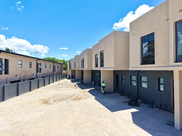 2 Bedroom Flat & Apartment