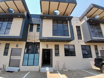2 Bedroom Flat & Apartment