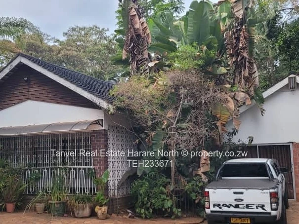 Strathaven  Amazing garden  4000 m2 Working big pool Gazebo with braai area and toilet 2 big ponds 3