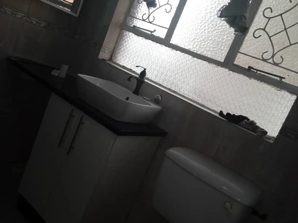 2 Bedroom Flat & Apartment