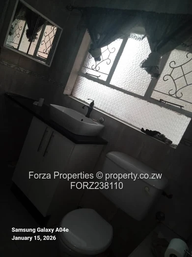 Modern 2-Bedroom Flat to Let