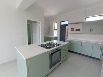 2 Bedroom Flat & Apartment