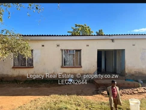 Residential Stand with Cottage for Sale in Chinhoyi