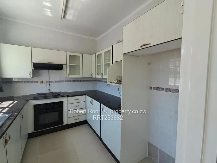 Neat recently renovated 2 bed duplex apartment 