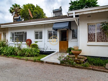 2 Bedroom Flat & Apartment